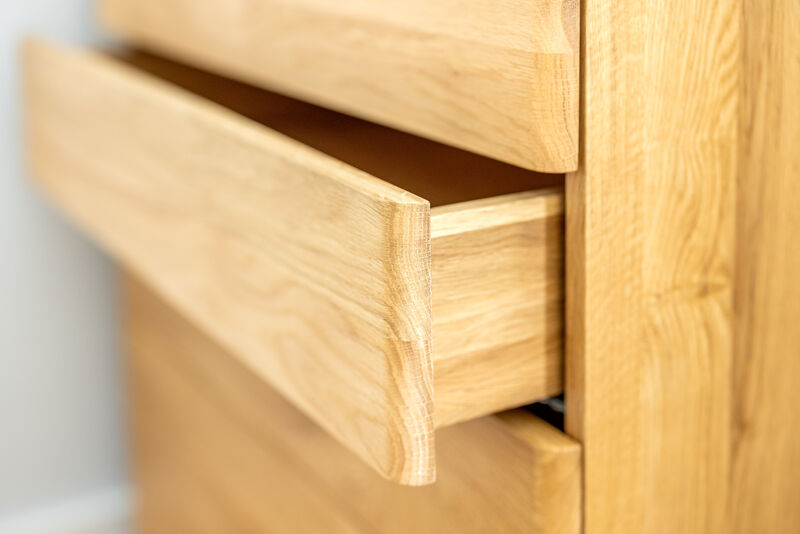 przechowywanie meble z litego drewna