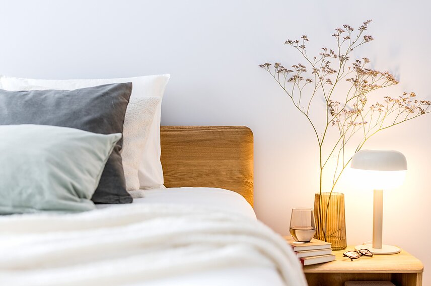 Łóżko z zagłowkiem z litego drewna dębowego